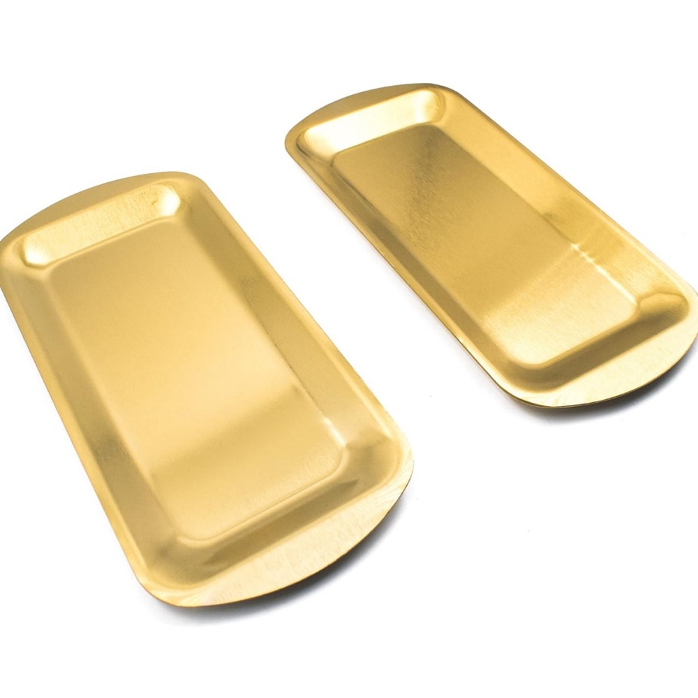 Golden rectangular tray for serving